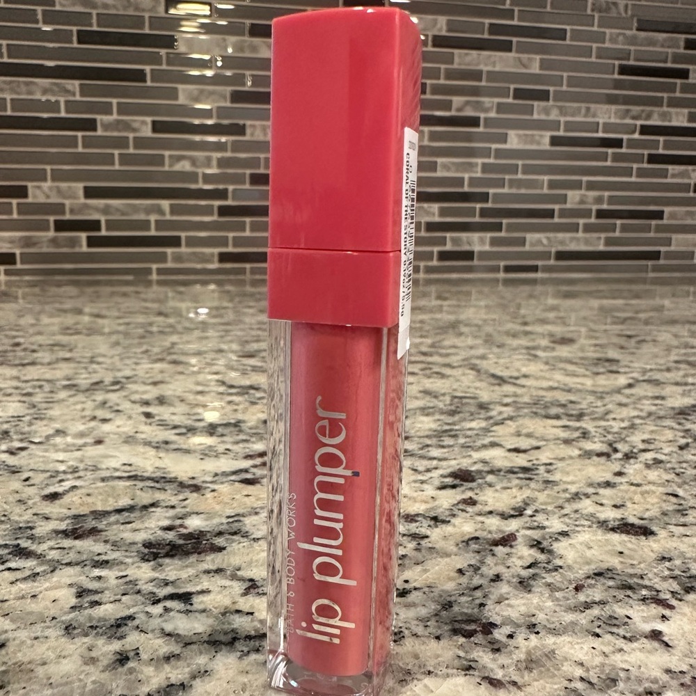 Bath & Body Works: 0.19 Oz Coral of the Story Lip Plumper